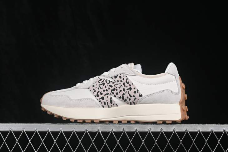 Picture of New Balance 327 _SKUfw23954349984147962fw